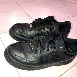 Black Nike air forces